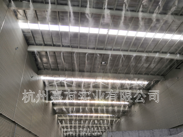 “霧王”噴霧除塵系統解決金鵬建筑堆料車間粉塵問題